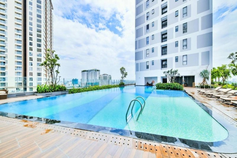 Hồ bơi tầng 7 RiverGate Residence